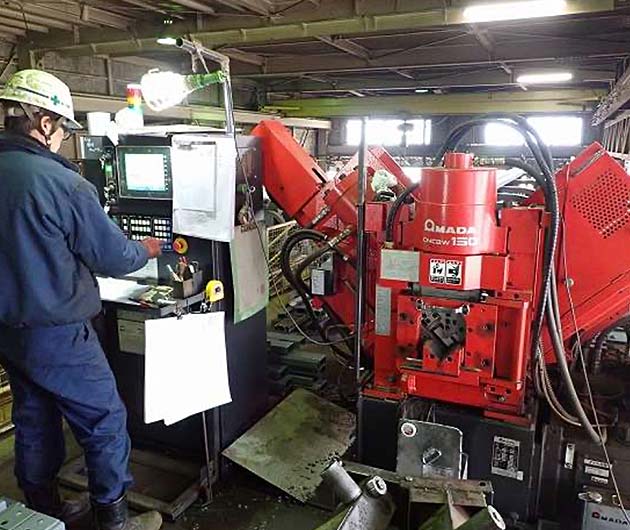 双和金属のC型鋼材の加工